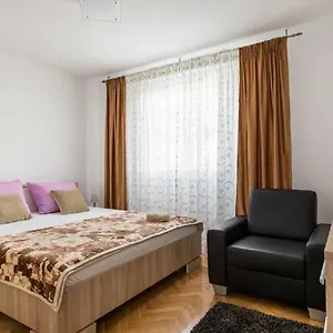 Guest house Deluxe Manuela With Balcony Center ***
